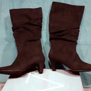 Women pull on below knee boots.